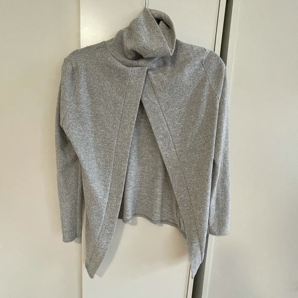 BOOHOO Open Back Turtleneck - Picture 2 of 3